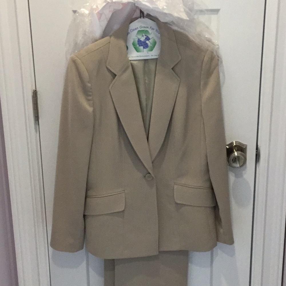 Ladies pant suit